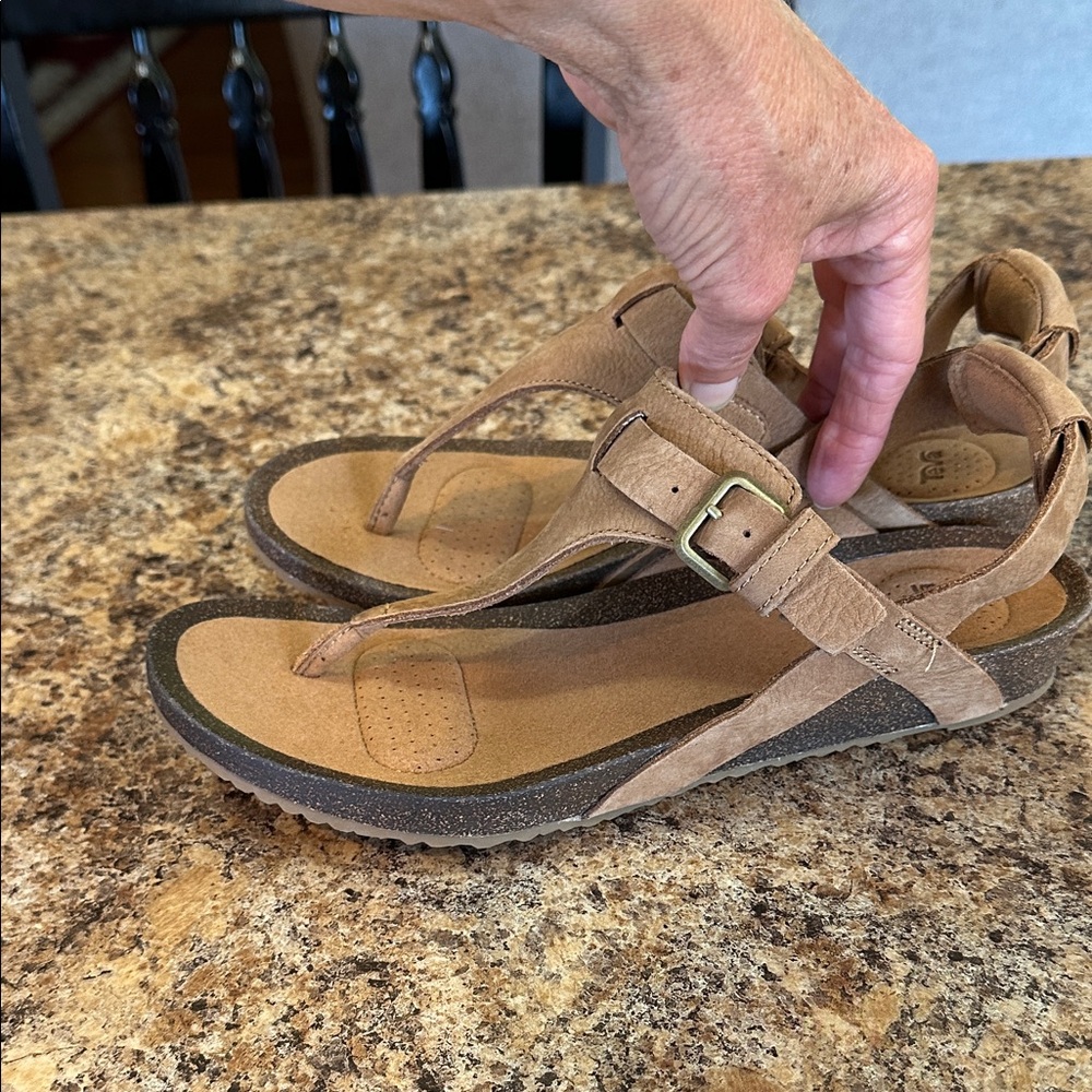 TEVA leather thong wedge women’s 9.5